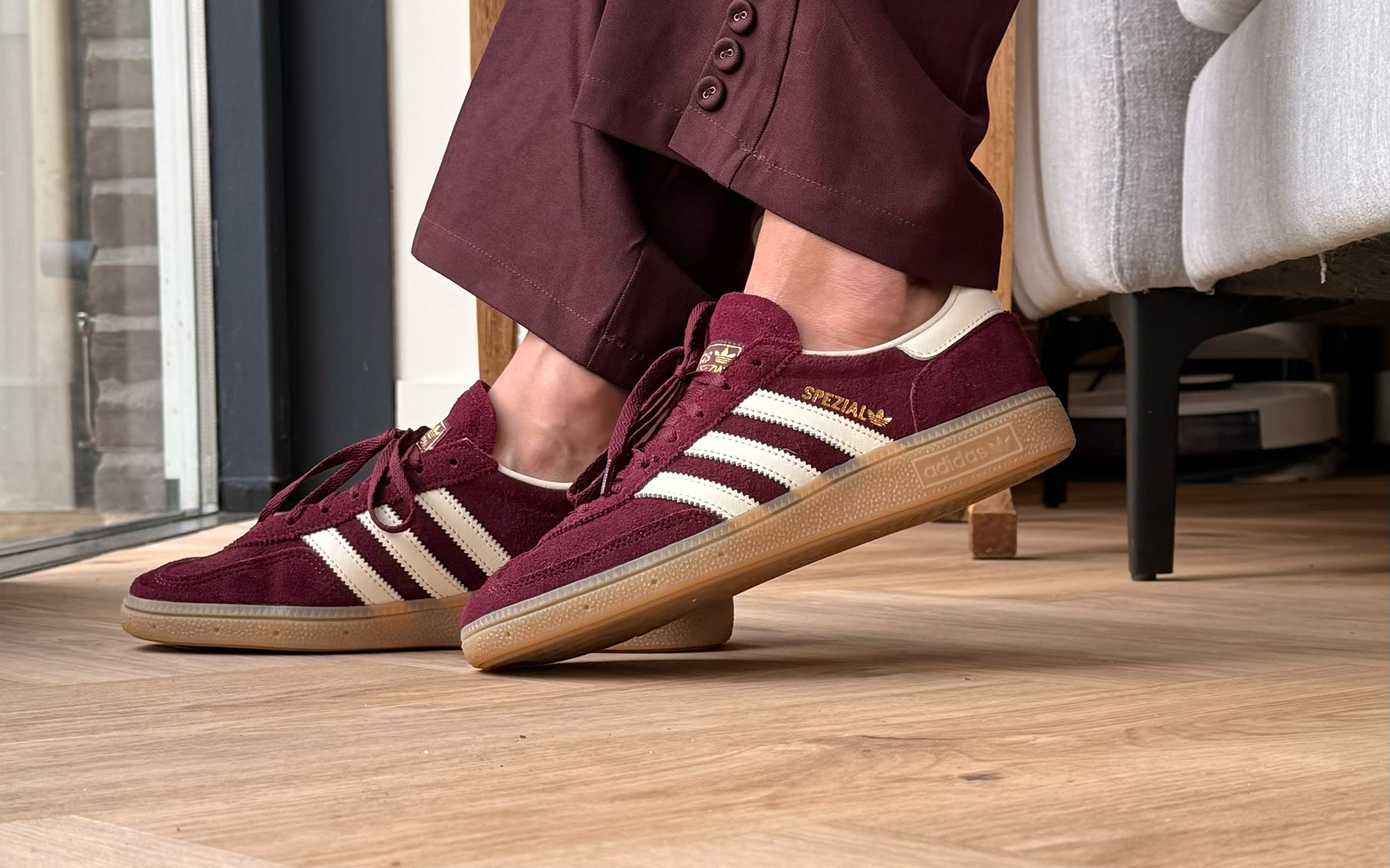 0 adidas handball spezial wmns maroon gold metallic jp8726