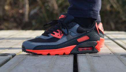 De Nike Air Max 90 "Kiss My Airs" dropt morgen als onderdeel van het Kiss My Airs pack