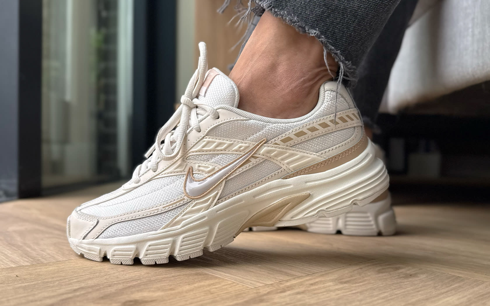 1 nike initiator wmns shimmer chalk 394053 010