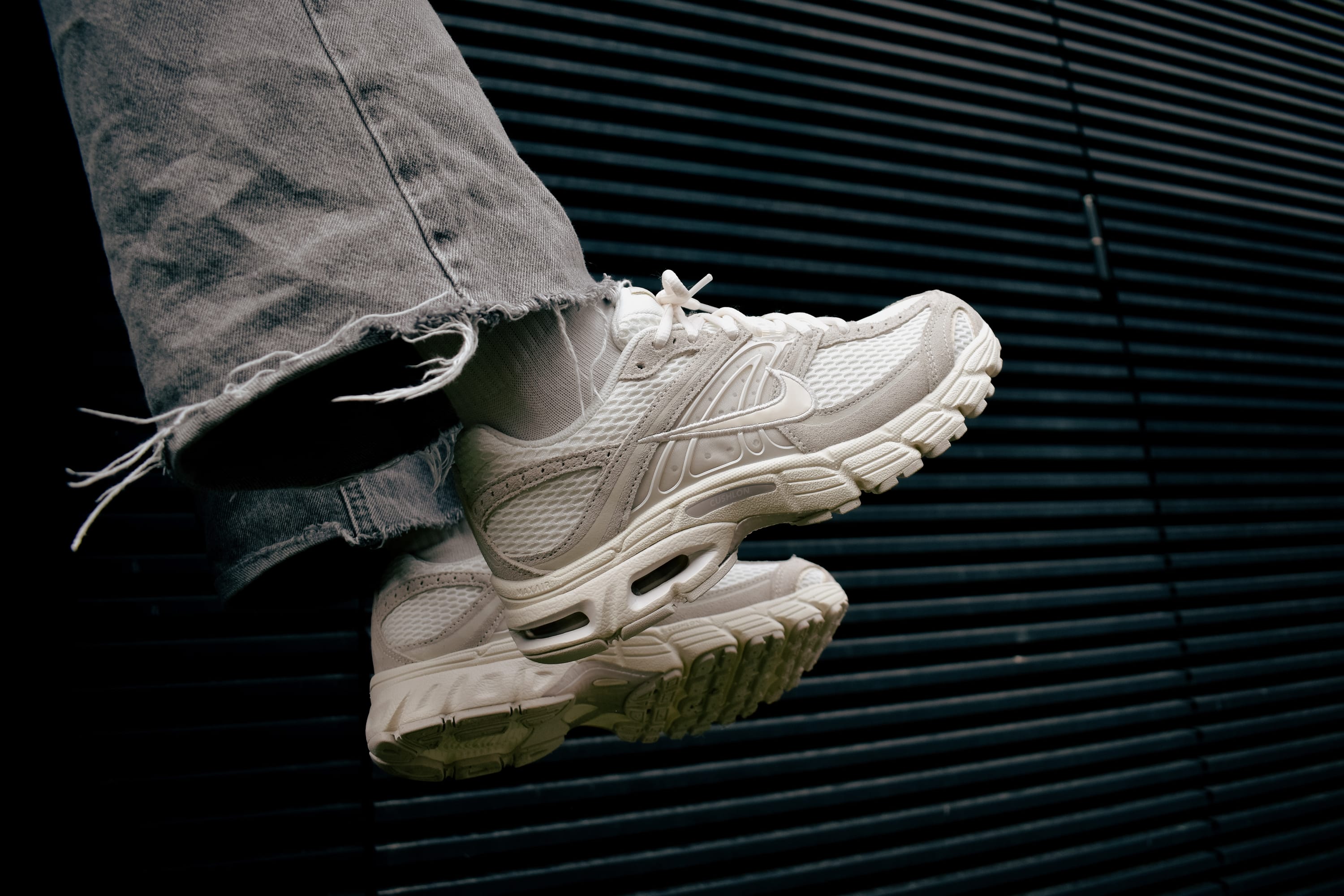 1 nike air max moto 2k se sail phantom pale ivory io4862 100