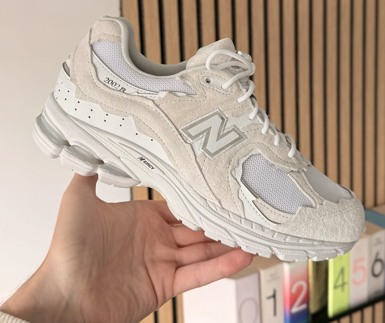 De New Balance 2002DX Protection Pack Gore-tex 