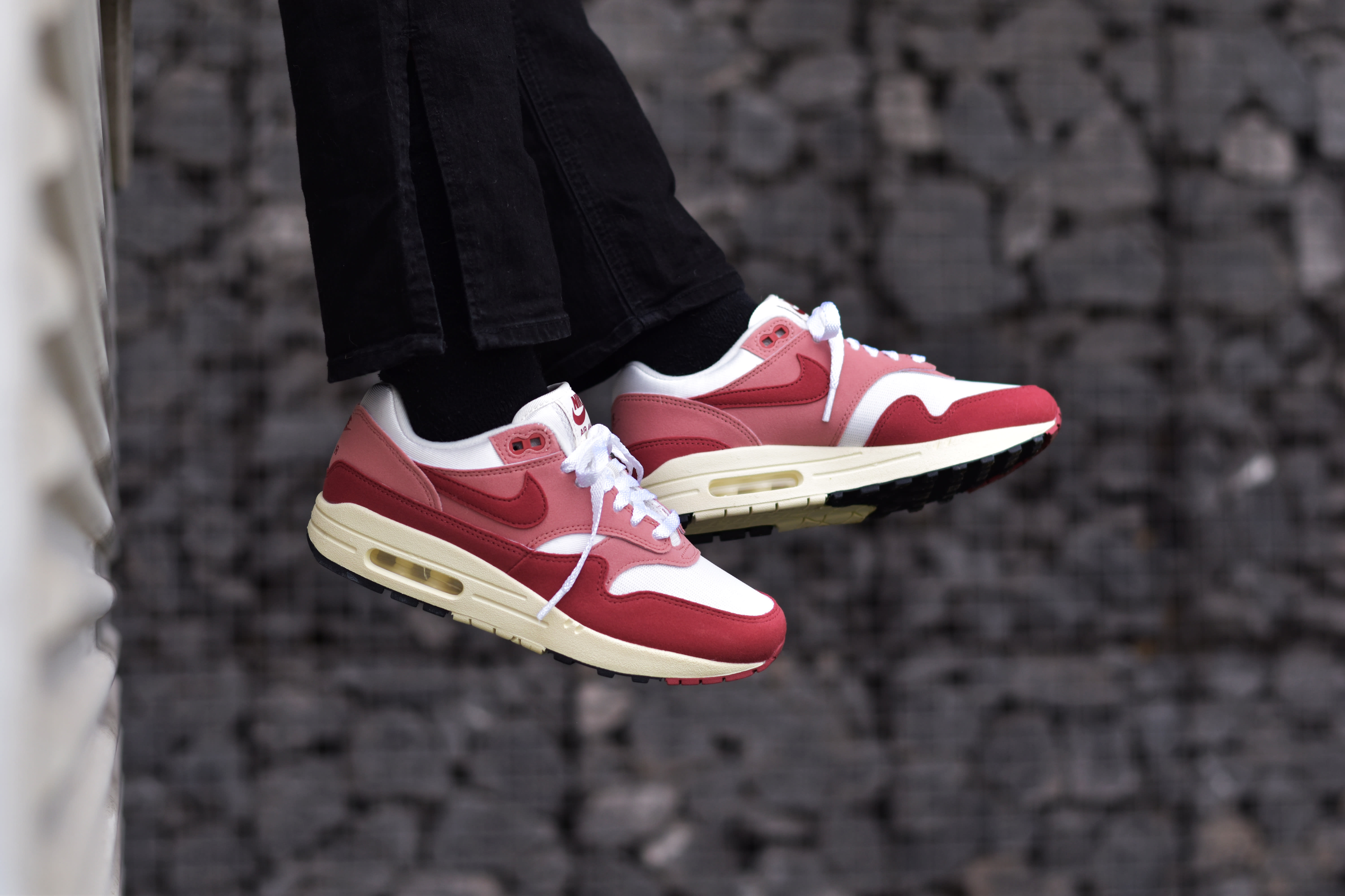 Air max hotsell zero red stardust