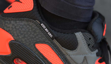 De Nike Air Max 90 "Kiss My Airs" dropt morgen als onderdeel van het Kiss My Airs pack