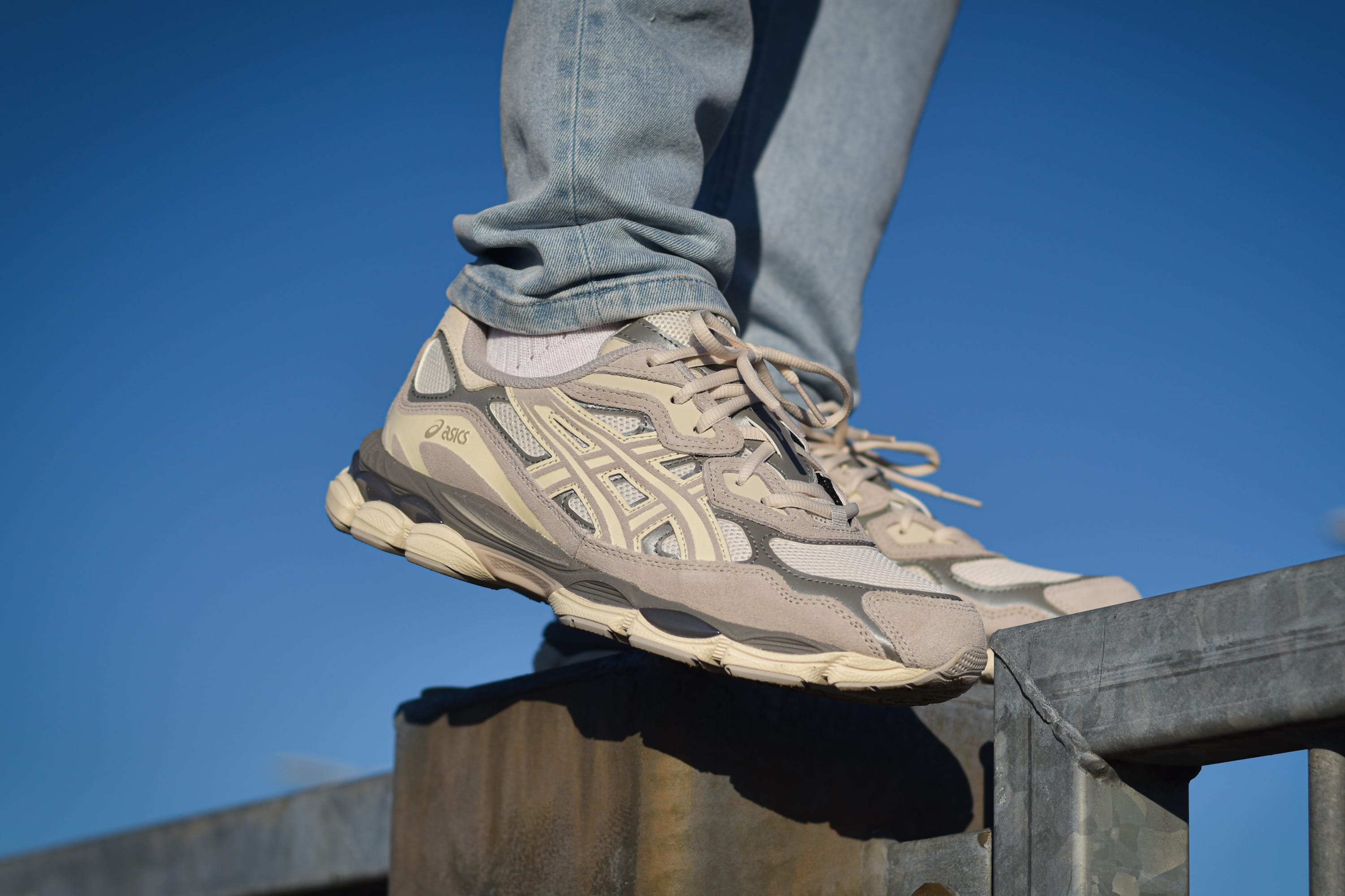 ASICS bewijst opnieuw waarom de GEL-NYC “Cream Oyster… | Sneaker Squad