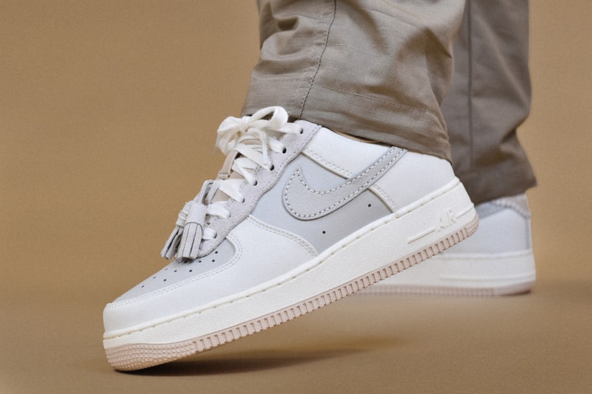 2 nike air force 1 low light bone suede tassels hv1813 001