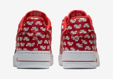 Branding to the max op deze Nike Air Force 1 Low