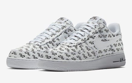 Branding to the max op deze Nike Air Force 1 Low