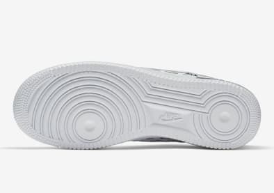 Branding to the max op deze Nike Air Force 1 Low