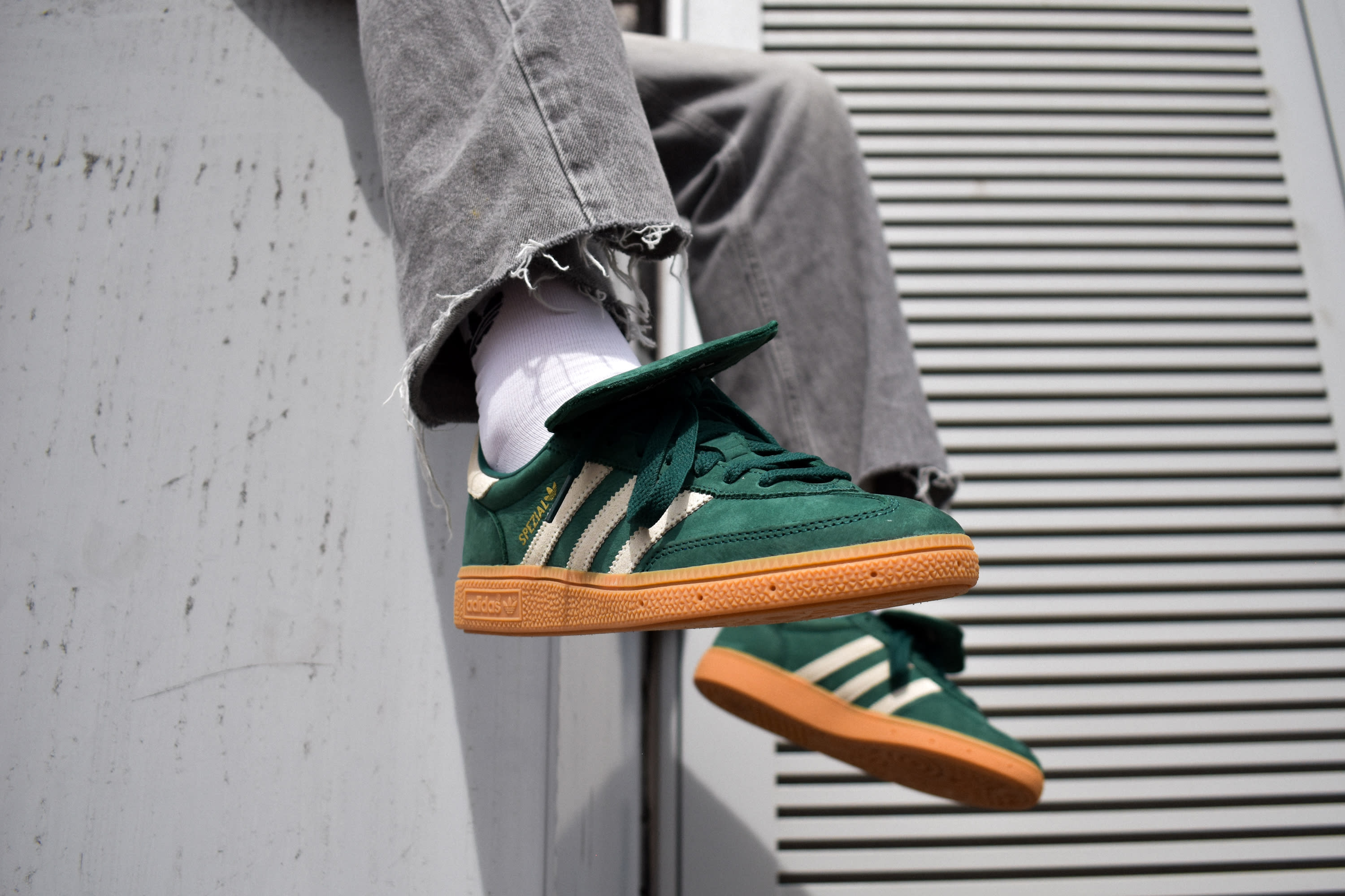 3 adidas handball spezial lt pack green creme jr4880