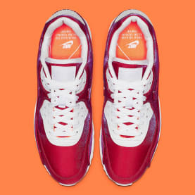 Maximaal shinen met deze glinsterende Air Max 90 "Hyper Crimson"