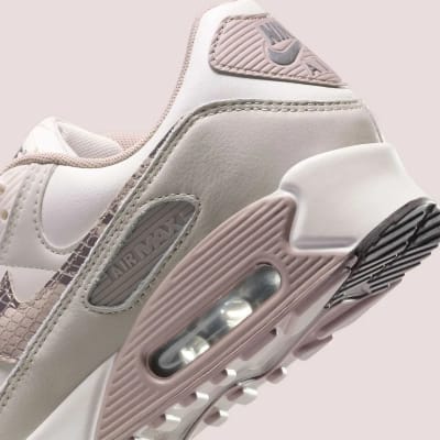 4 nike air max 90 wmns light pink snakeskin hv4915 100 achterkant