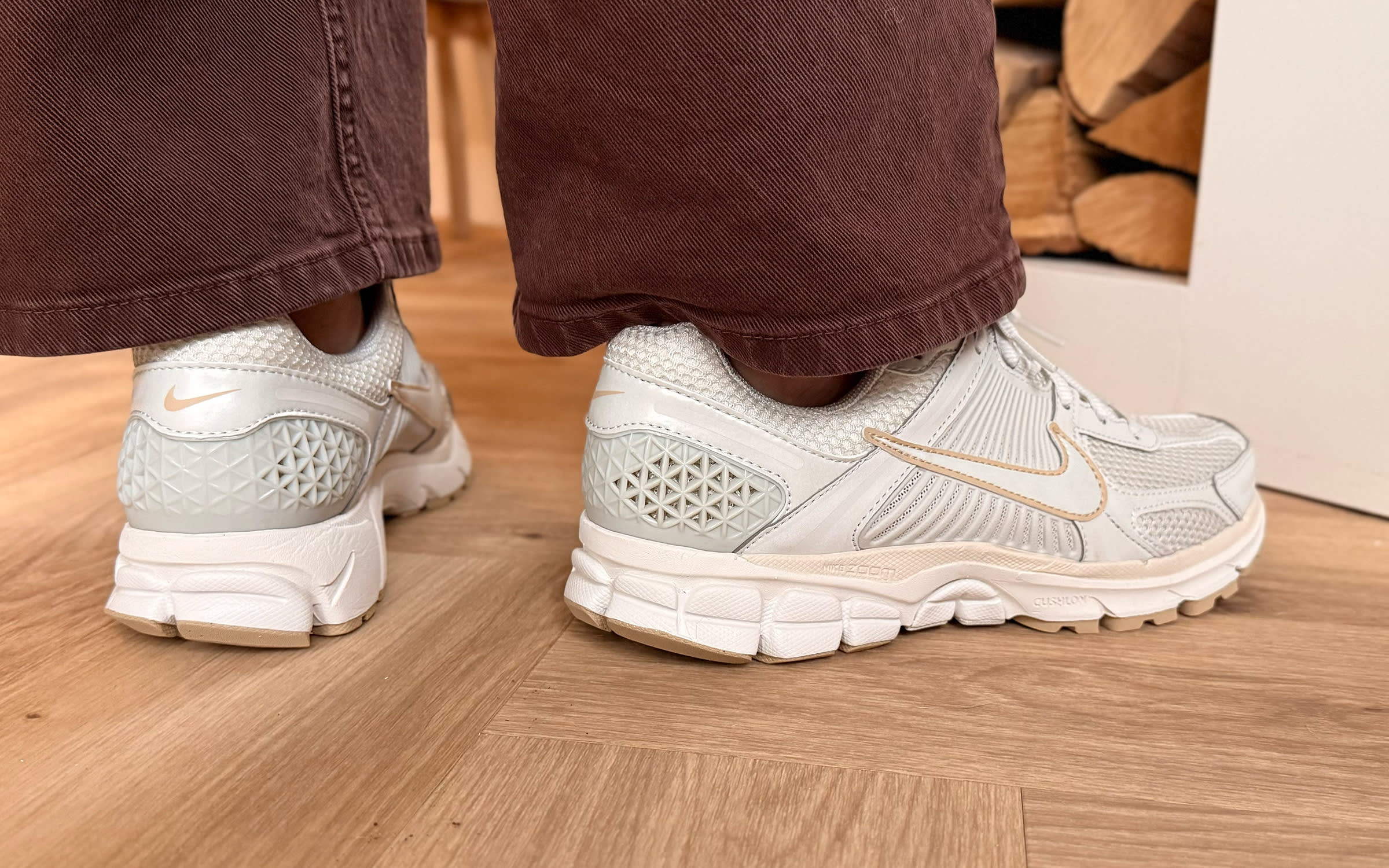 4 nike zoom vomero 5 wmns light bone phantom ib8929 003