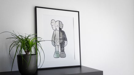 Hyprints bestaat 3 jaar en dat vieren ze met een hele speciale KAWS print!