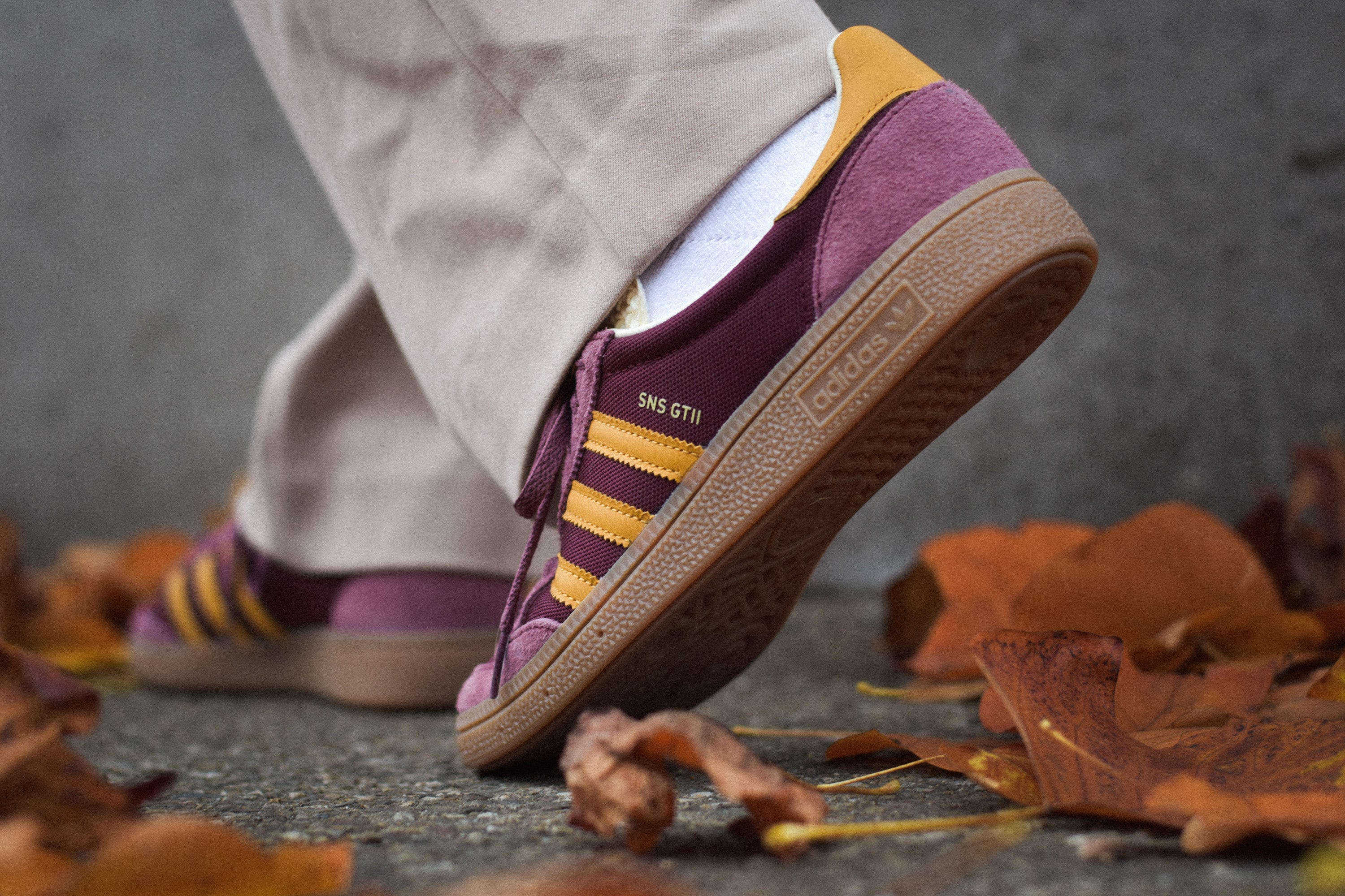 SNS en Adidas laten zich inspireren door de '90s… | Sneaker Squad