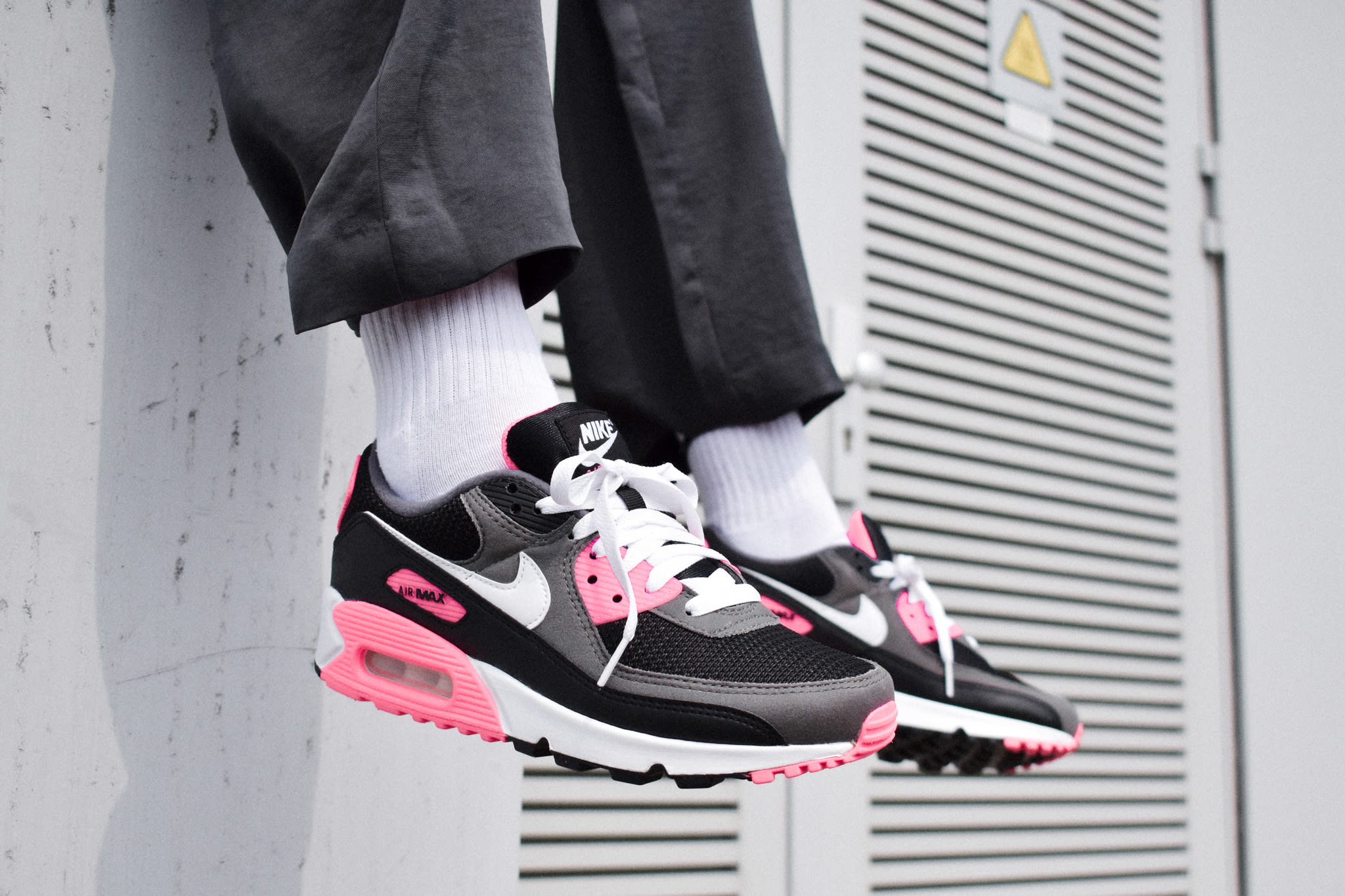 Deze knaller van een colorway de Nike Air Max 90 Sneaker Squad