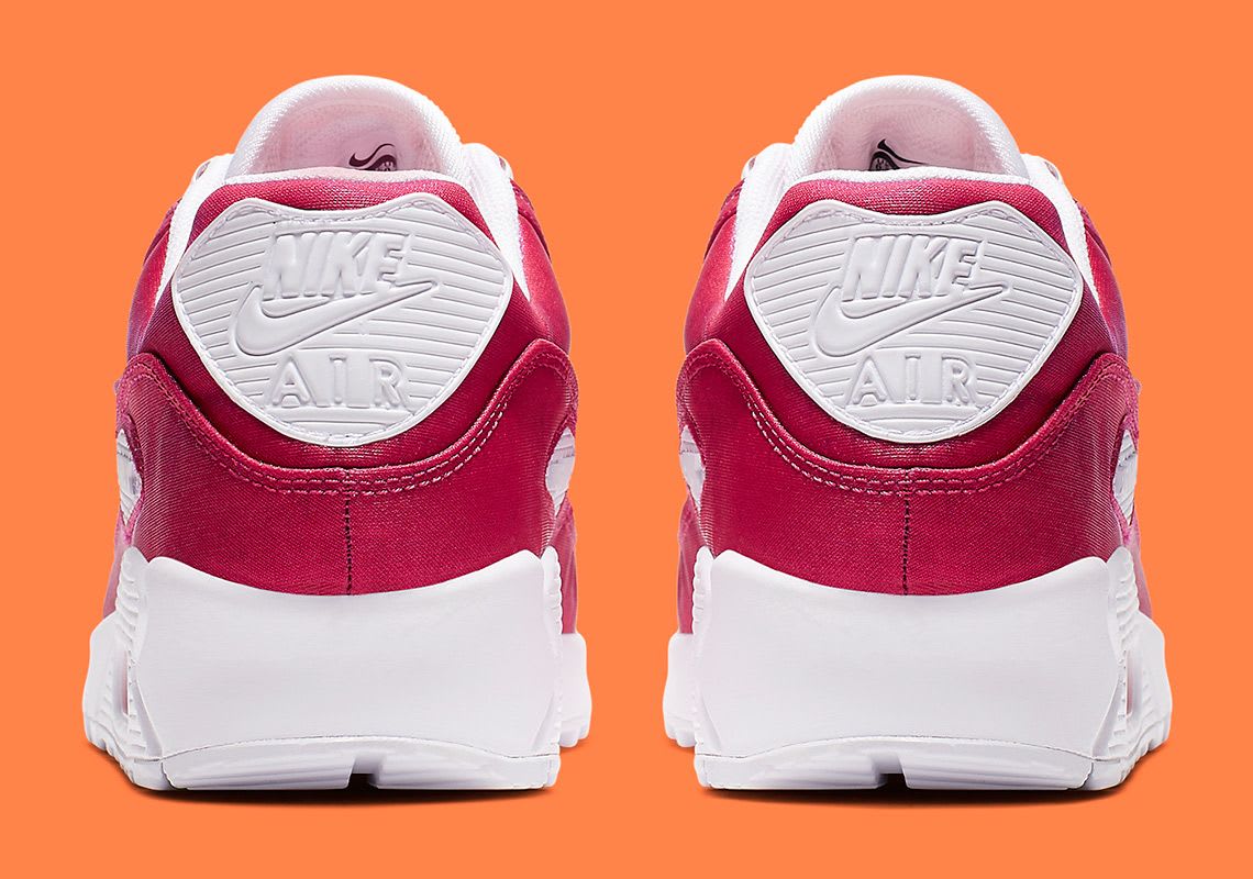 Maximaal shinen met deze glinsterende Air Max 90 "Hyper Crimson"