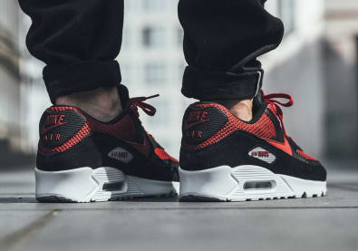 Nieuwe Air Max 90 Release met een klassieke Black/Red Colorway