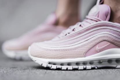 De Nike Air Max 97 Pink Snakeskin Heeft Een Releasedatum!