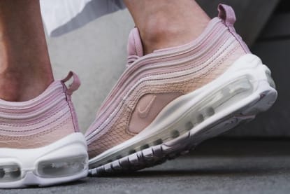 De Nike Air Max 97 Pink Snakeskin Heeft Een Releasedatum!