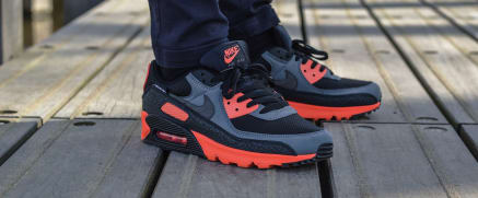 De Nike Air Max 90 "Kiss My Airs" dropt morgen als onderdeel van het Kiss My Airs pack