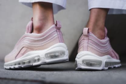 De Nike Air Max 97 Pink Snakeskin Heeft Een Releasedatum!