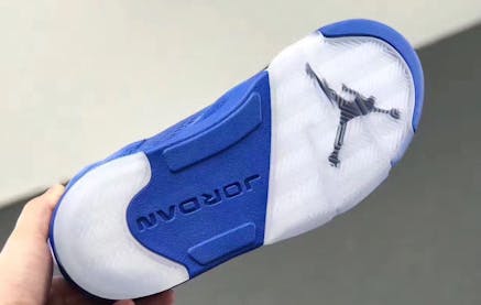 De Air Jordan 5 Blue Suede Is Vanaf September Verkrijgbaar