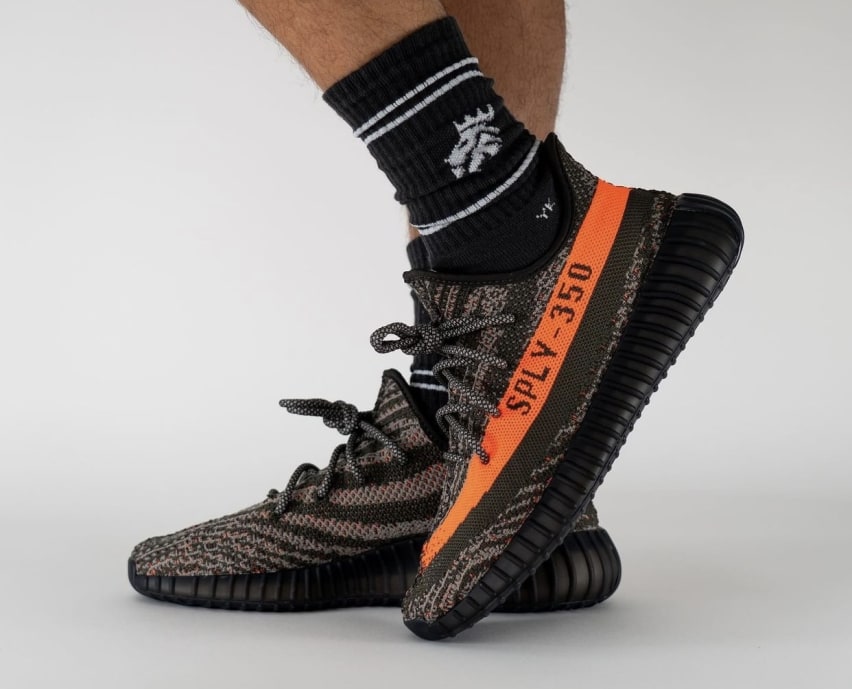 Adidas Yeezy Boost 350 V2 Carbon Beluga Foto 1