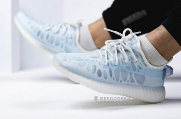 Adidas Yeezy Boost 350 V2 Mono Ice Foto 2