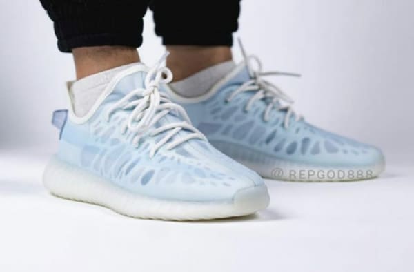 Adidas Yeezy Boost 350 V2 Mono Ice Foto 3