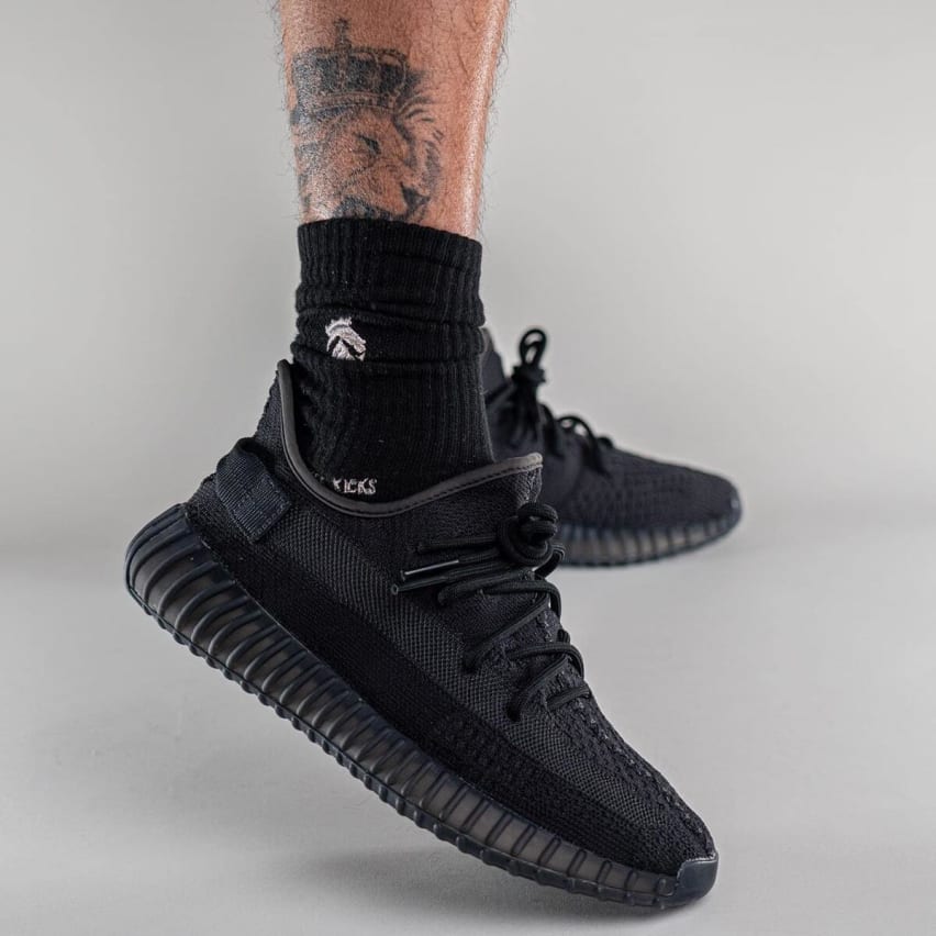 Adidas Yeezy Boost 350 V2 Onyx Foto 2