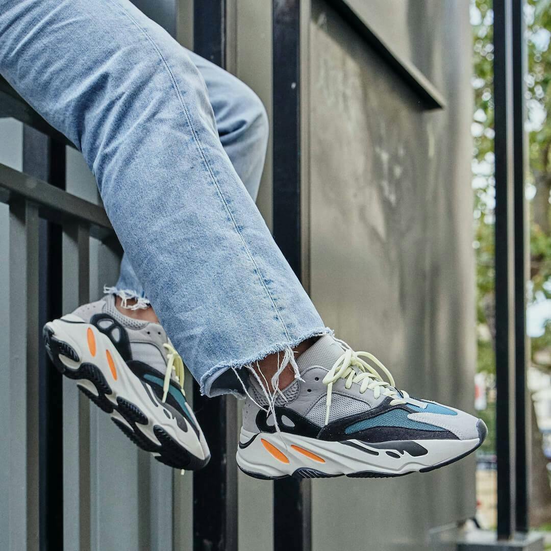 yeezy runner 700