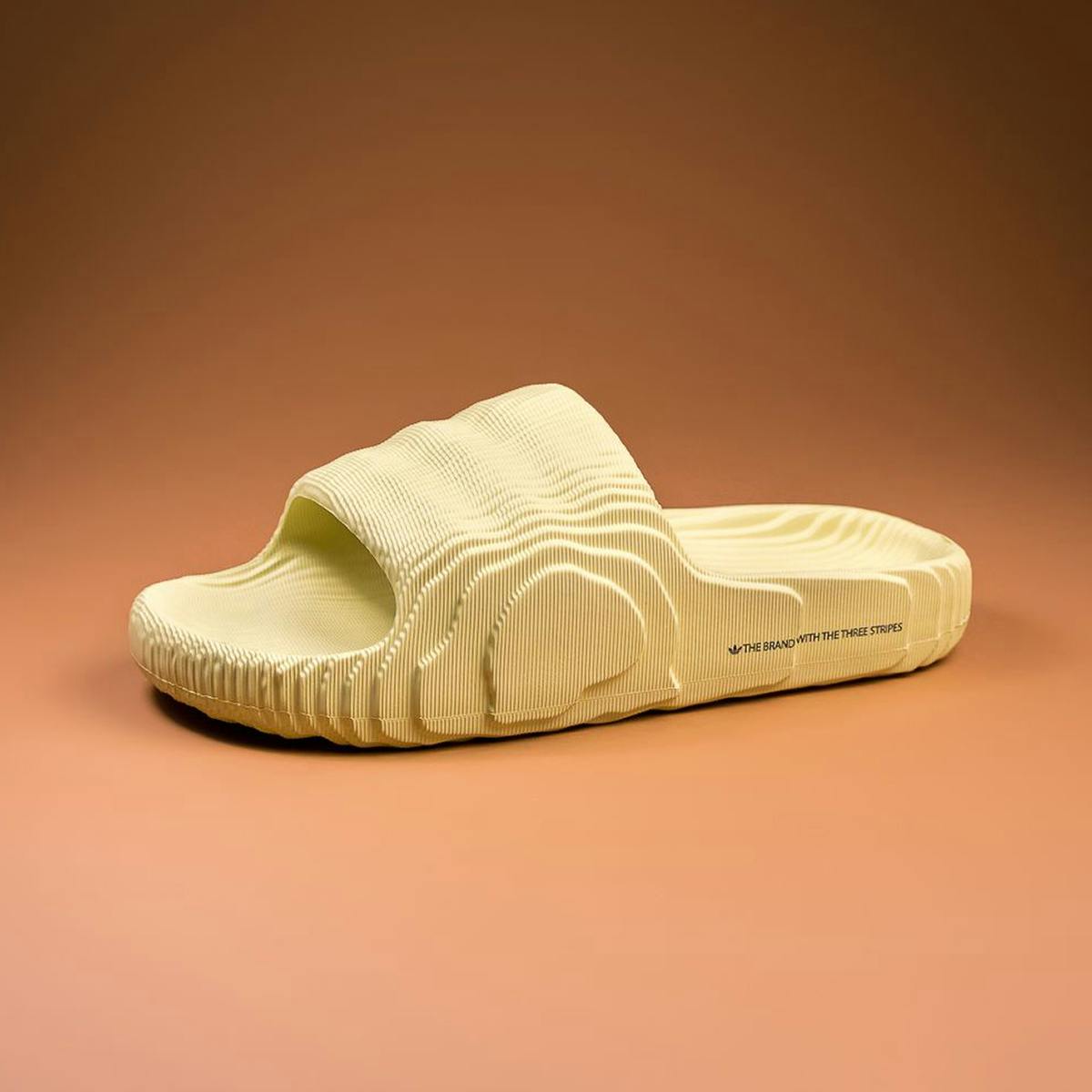 Adidas slippers best sale geel zwart