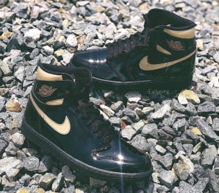 Nieuwe foto's duiken op van de Air Jordan 1 High OG Black Metallic Gold