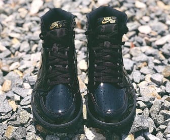 Nieuwe foto's duiken op van de Air Jordan 1 High OG Black Metallic Gold