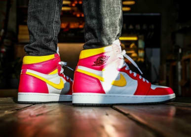 Air Jordan 1 High OG Light Fusion Red Foto 6