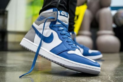 Air Jordan 1 High OG True Blue Foto 2