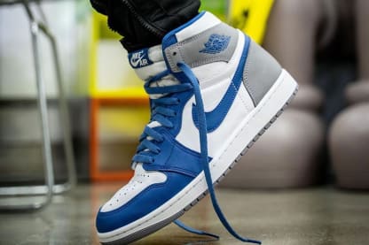 Air Jordan 1 High OG True Blue Foto 4