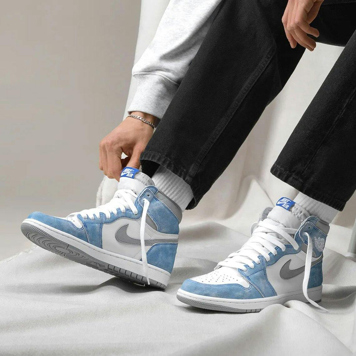 air jordan 1 retro high og hyper royal 2021