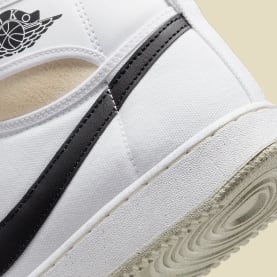 Air Jordan 1 KO High White and Black Foto 8