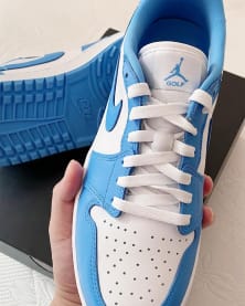 Air Jordan 1 Low Golf UNC Foto 2