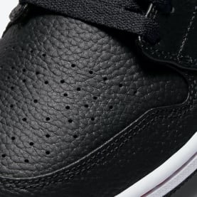 Nike voorziet ook de Jordan 1 Low van een Brushstroke Swoosh