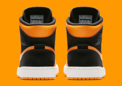 Shattered Backboard Vibes Met De Air Jordan 1 Mid "Orange Peel"