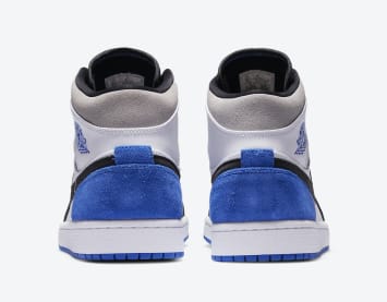 Nike voorziet de Jordan 1 Mid binnenkort van een Game Royal colorway