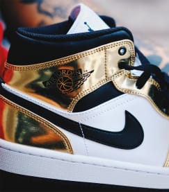 De Air Jordan 1 Mid dropt binnenkort in een Metallic Gold colorway