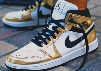 De Air Jordan 1 Mid dropt binnenkort in een Metallic Gold colorway