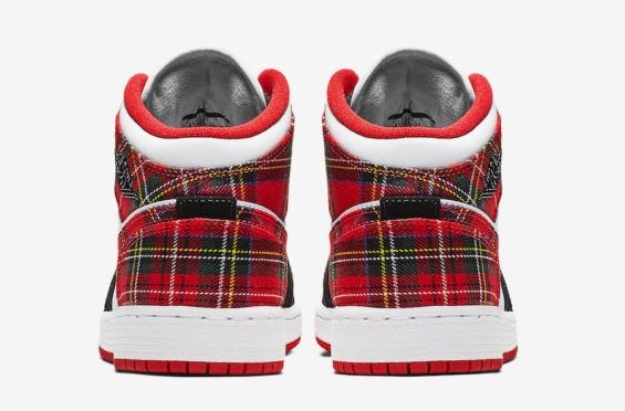 Deze Air Jordan 1 Mid White Plaid maakt jouw Kerst outfit helemaal af!