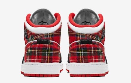 Deze Air Jordan 1 Mid White Plaid maakt jouw Kerst outfit helemaal af!
