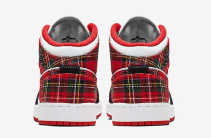 Deze Air Jordan 1 Mid White Plaid maakt jouw Kerst outfit helemaal af!