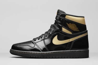 Watertanden van de officiële foto's van de Air Jordan 1 Retro High OG “Black/Gold” Patent Leather