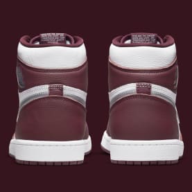 Air Jordan 1 Retro High OG Bordeaux Foto 5